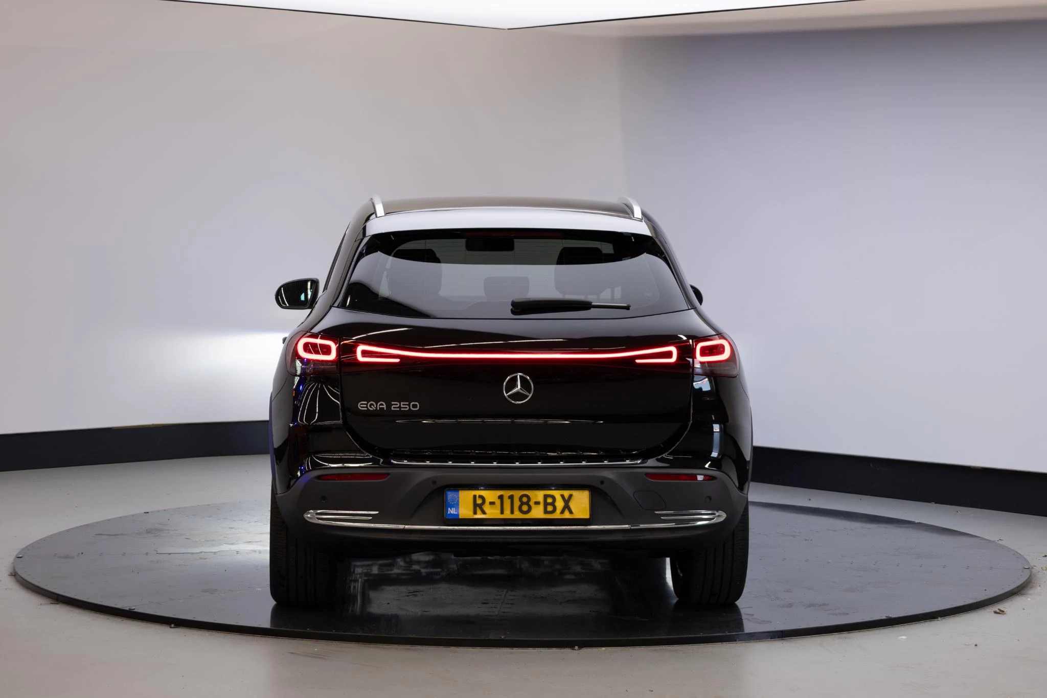 Hoofdafbeelding Mercedes-Benz EQA