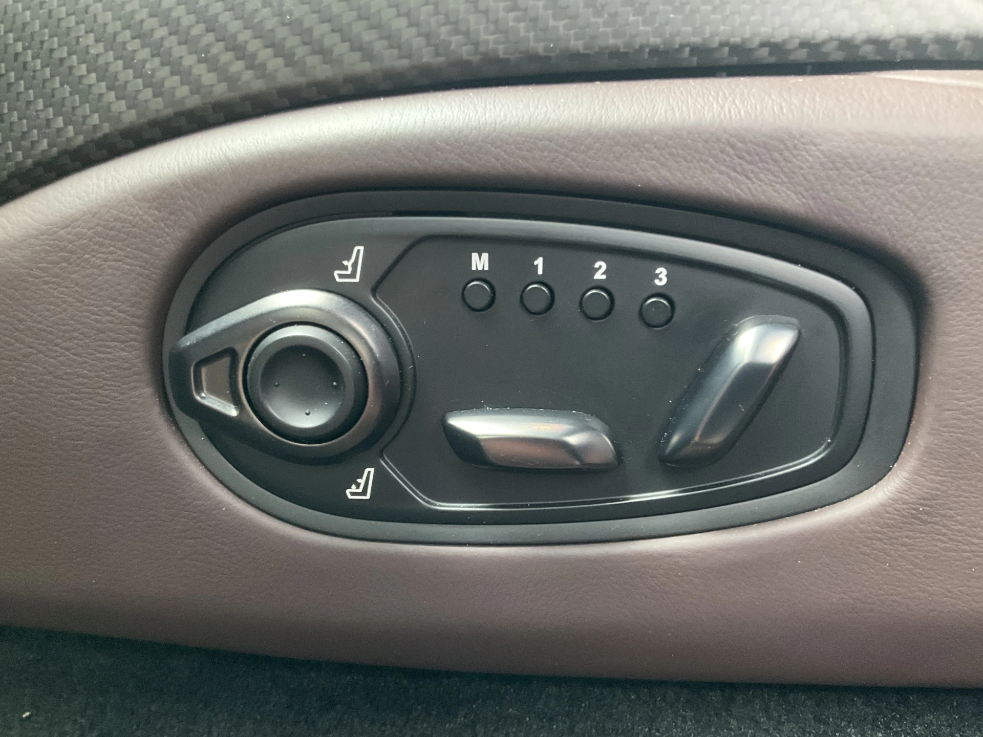 Hoofdafbeelding Aston Martin V8 Vantage