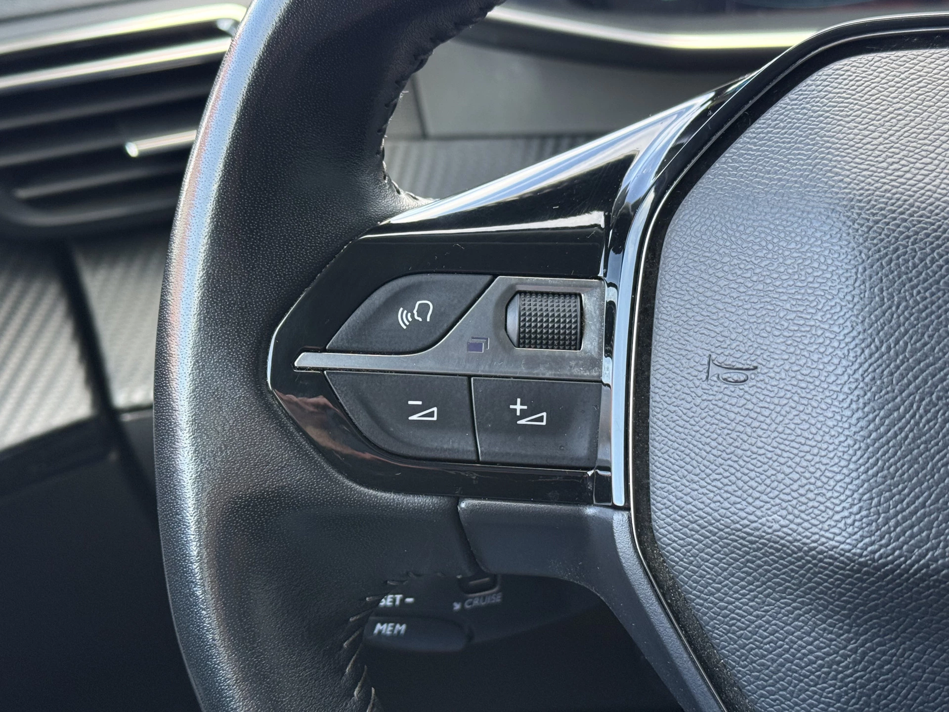 Hoofdafbeelding Peugeot e-2008