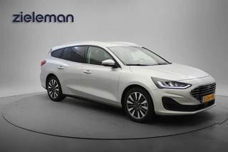 Hoofdafbeelding Ford Focus Ford Focus 1.0 EcoBoost Hybrid Titanium X wagon - Carplay, Navi, Cruise, Camera