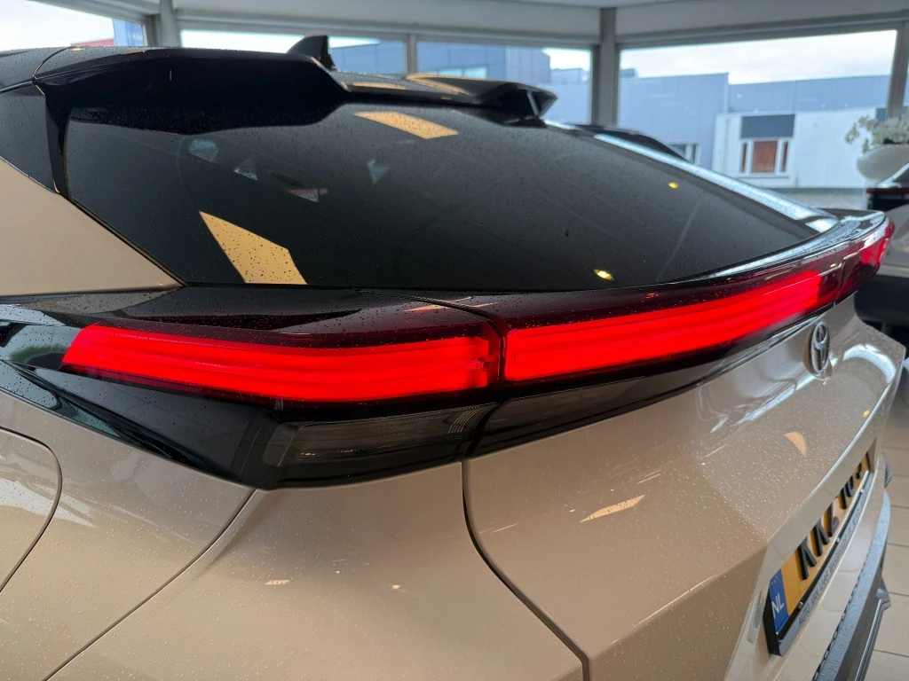 Hoofdafbeelding Toyota C-HR