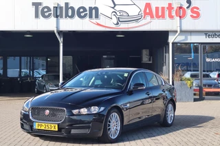 Hoofdafbeelding Jaguar XE Jaguar XE 2.0 D Pure !!DEALER ONDERHOUDEN!! Navigatie, Camera, Afneembare trekhaak, Cruise control