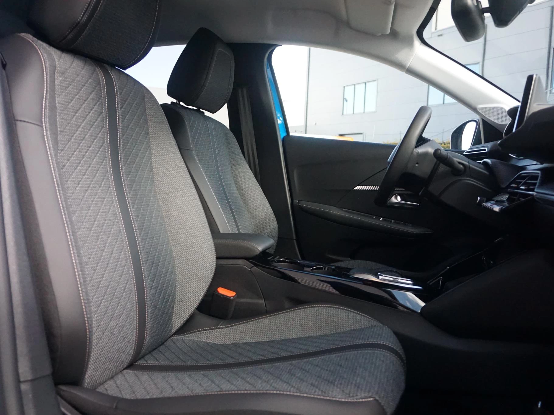 Hoofdafbeelding Peugeot e-208