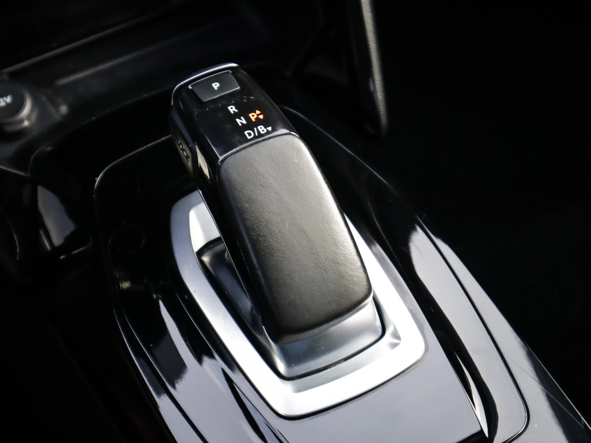 Hoofdafbeelding Peugeot e-2008