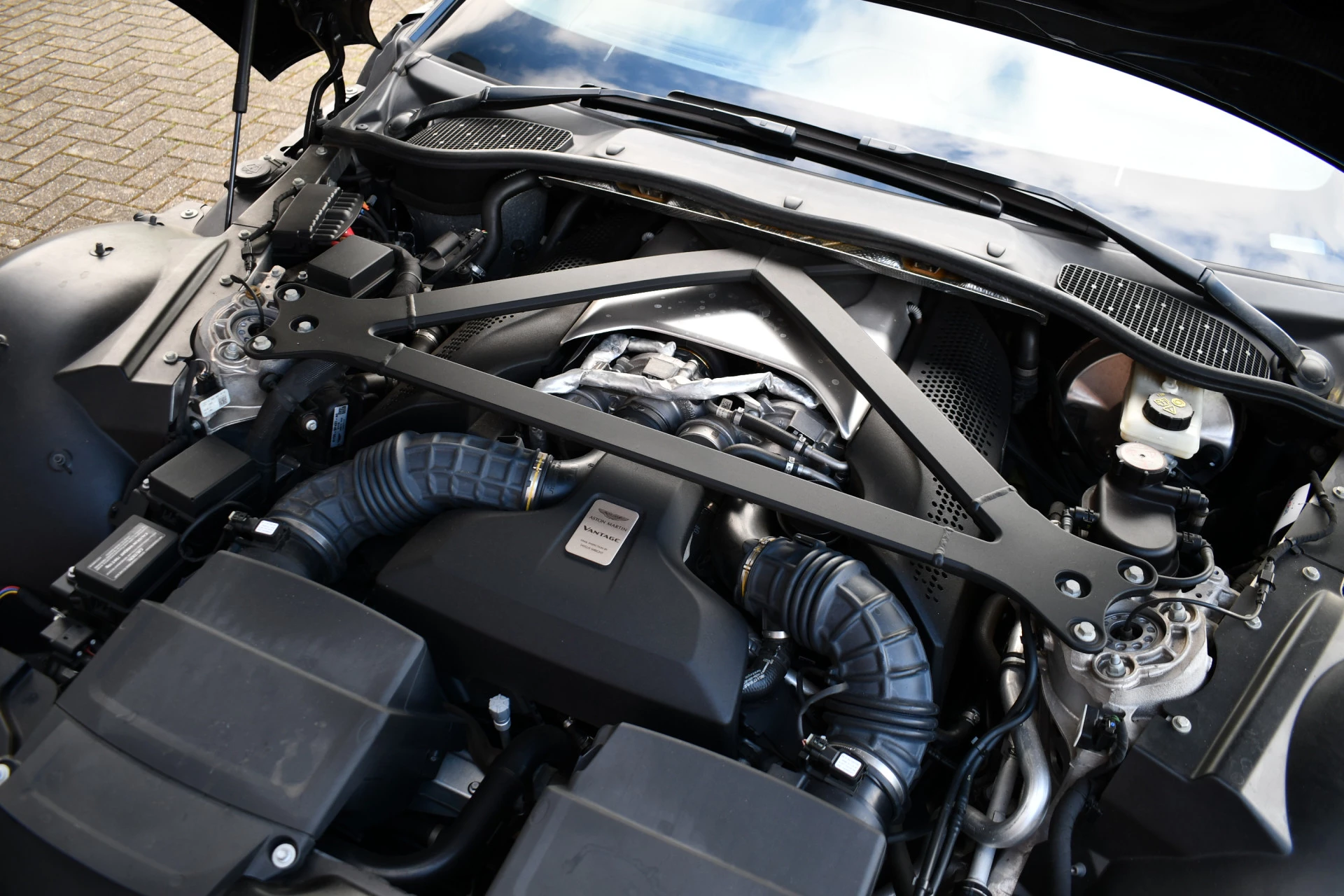 Hoofdafbeelding Aston Martin V8 Vantage