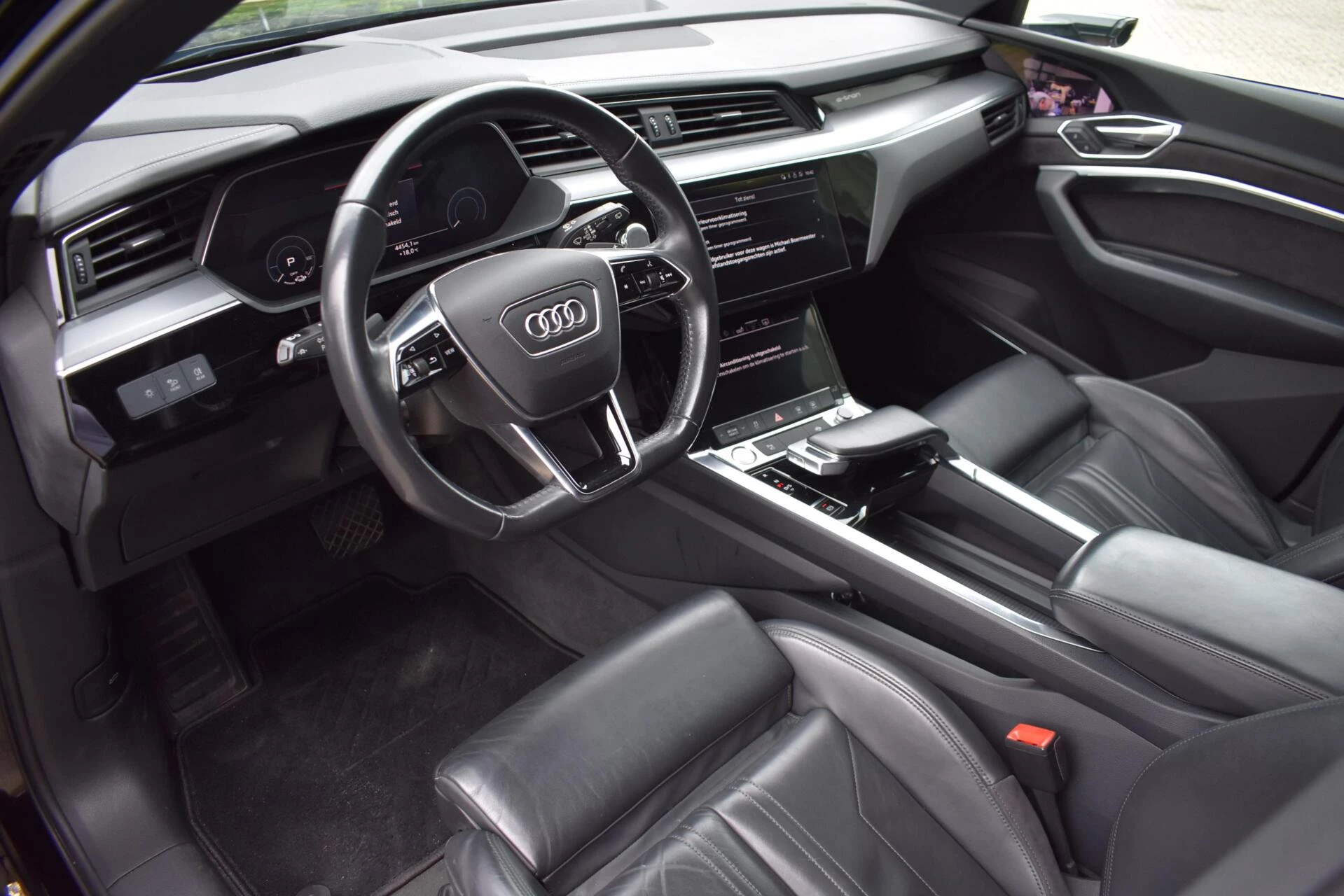 Hoofdafbeelding Audi e-tron
