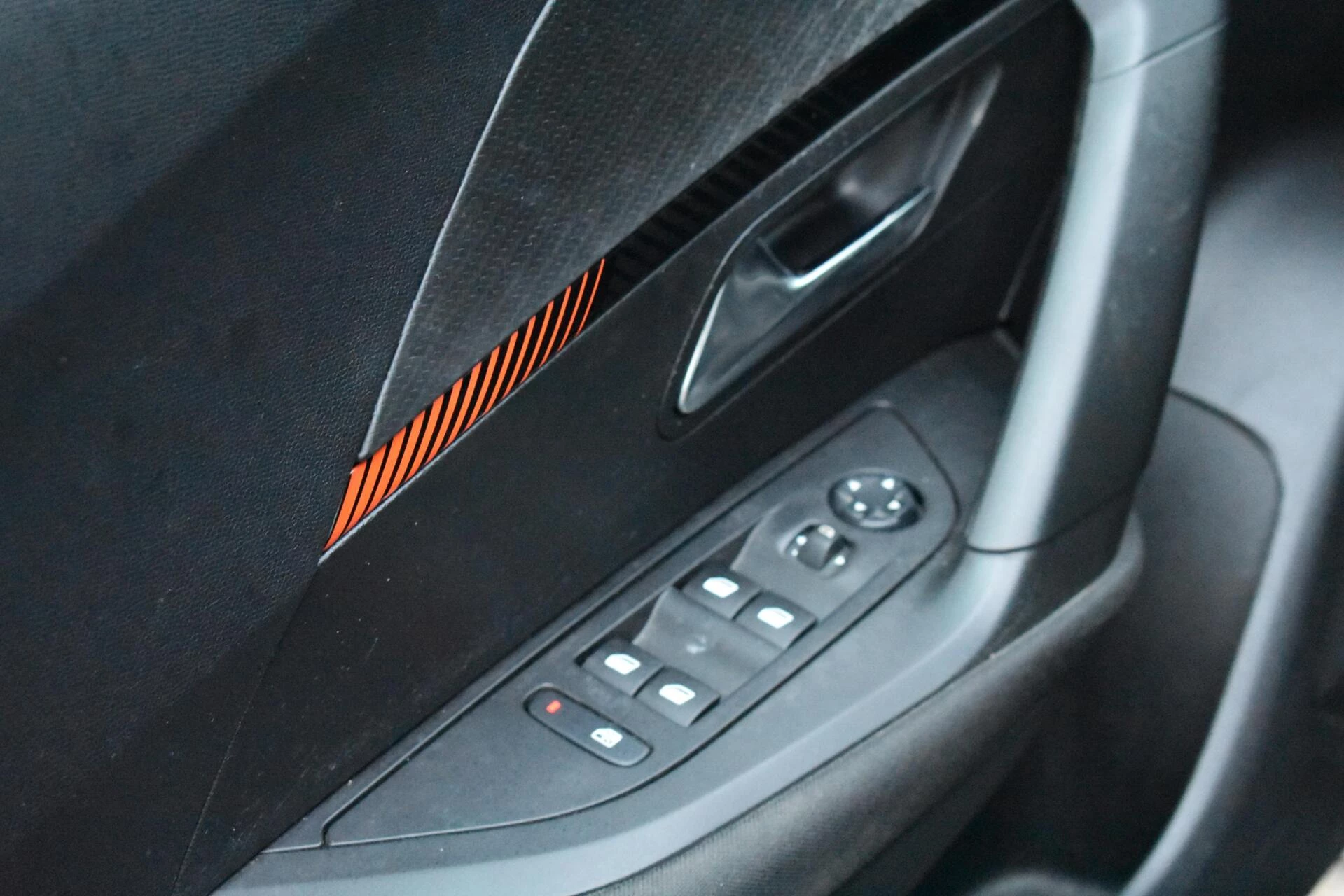 Hoofdafbeelding Peugeot e-2008