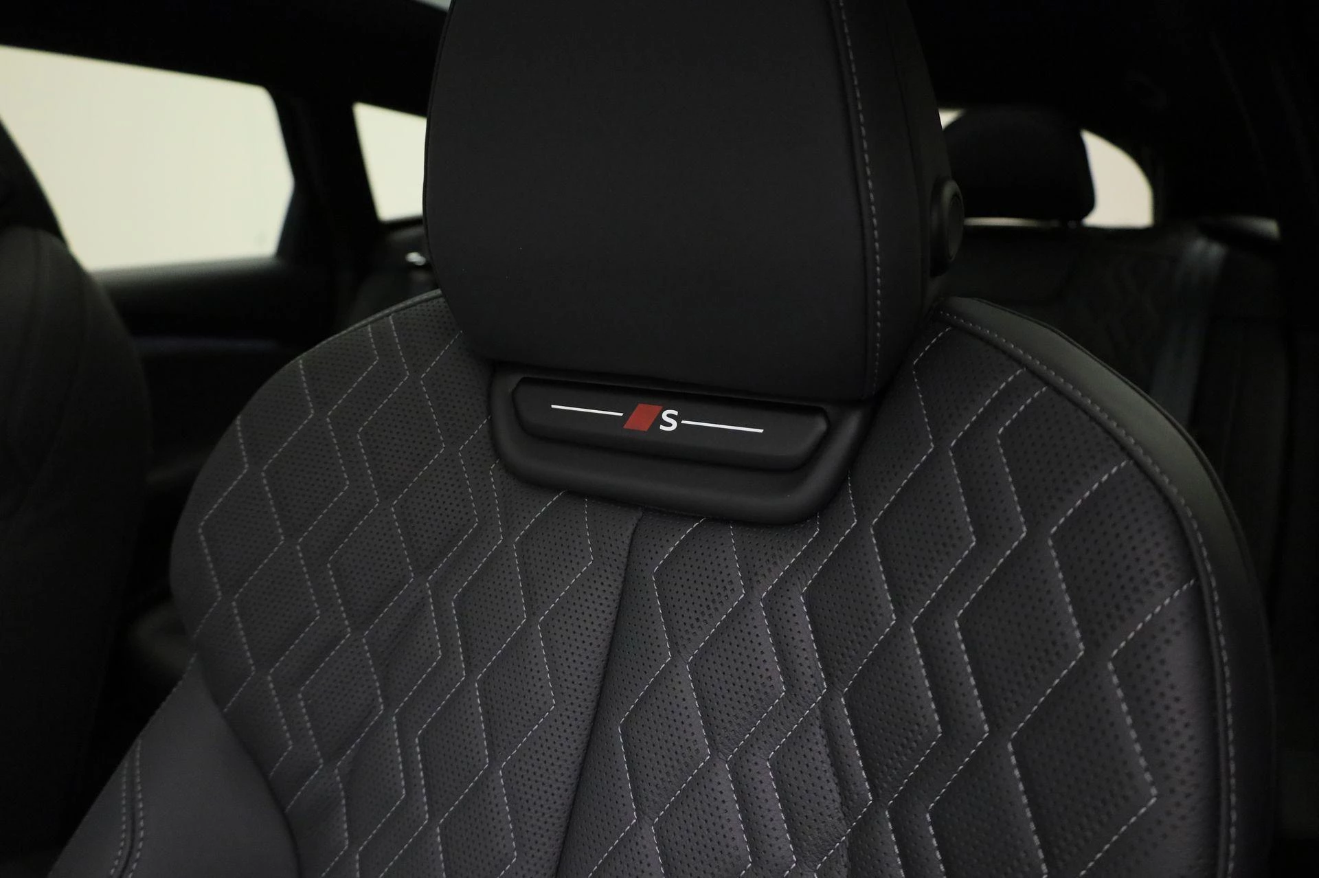 Hoofdafbeelding Audi A6 Avant e-tron