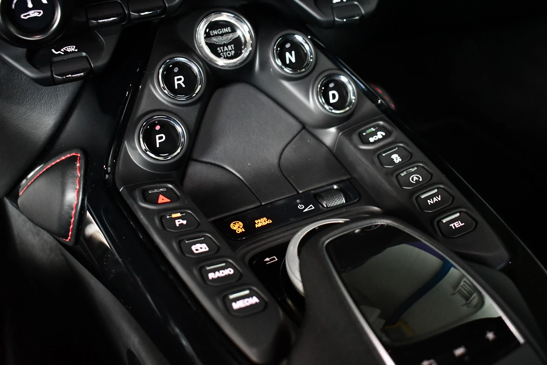 Hoofdafbeelding Aston Martin V8 Vantage