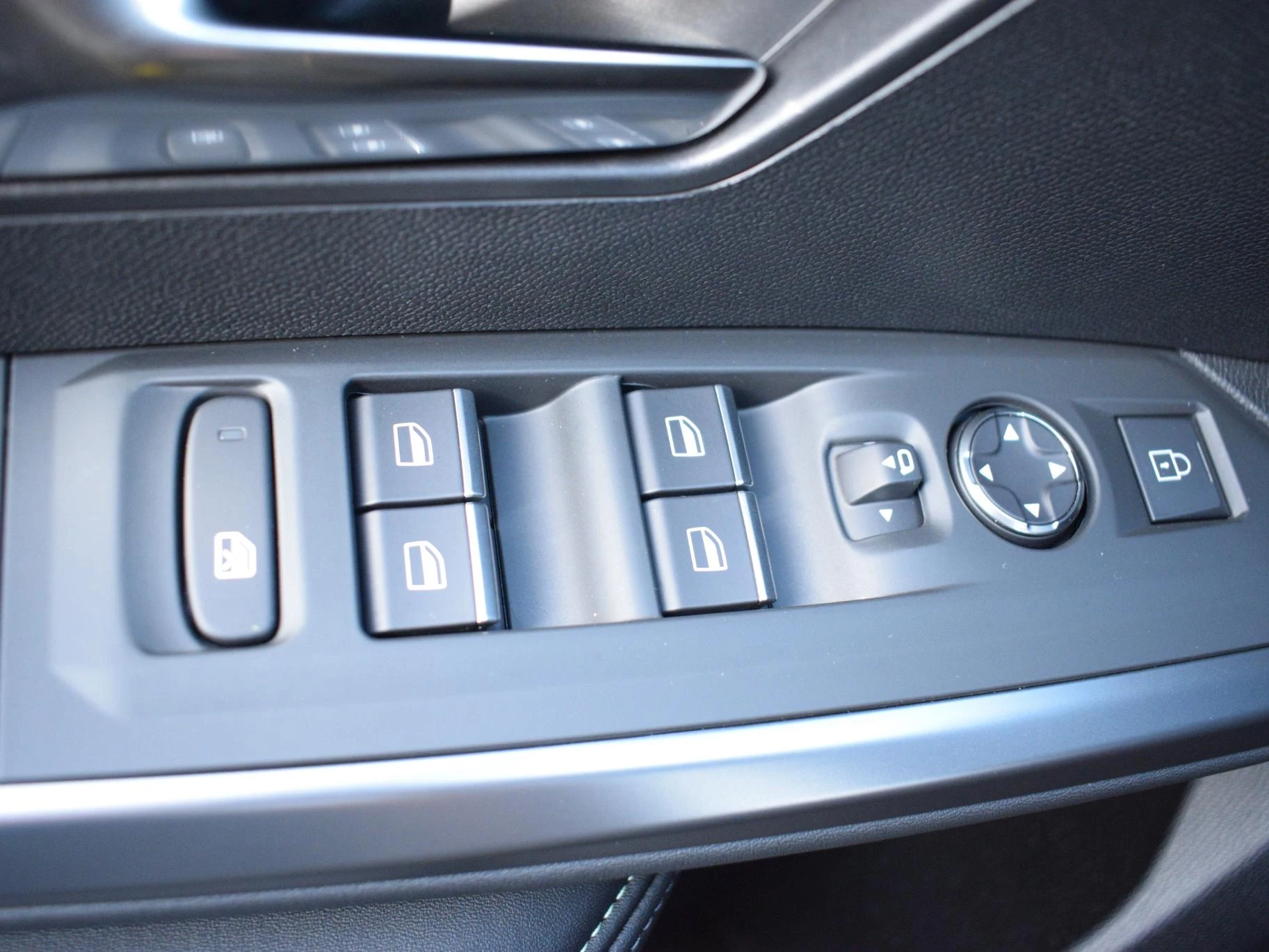 Hoofdafbeelding Peugeot e-3008