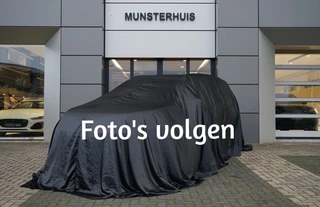 Hoofdafbeelding Land Rover Defender Land Rover Defender 110 P300e 110 X-Dynamic HSE | Binnenkort beschikbaar | Elektrische trekhaak | Head-up display | Voorstoelen verwarmd / gekoeld |