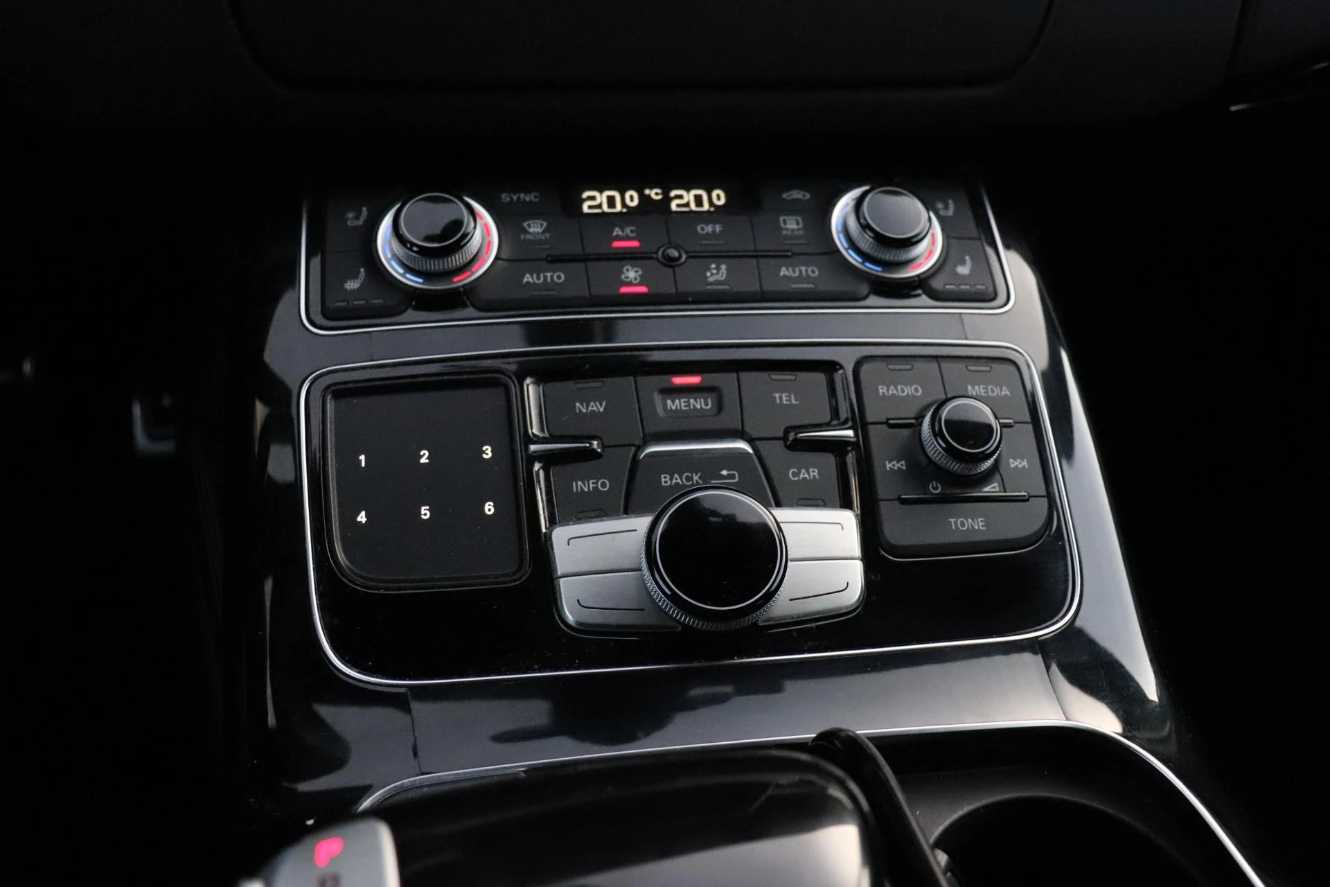 Hoofdafbeelding Audi A8