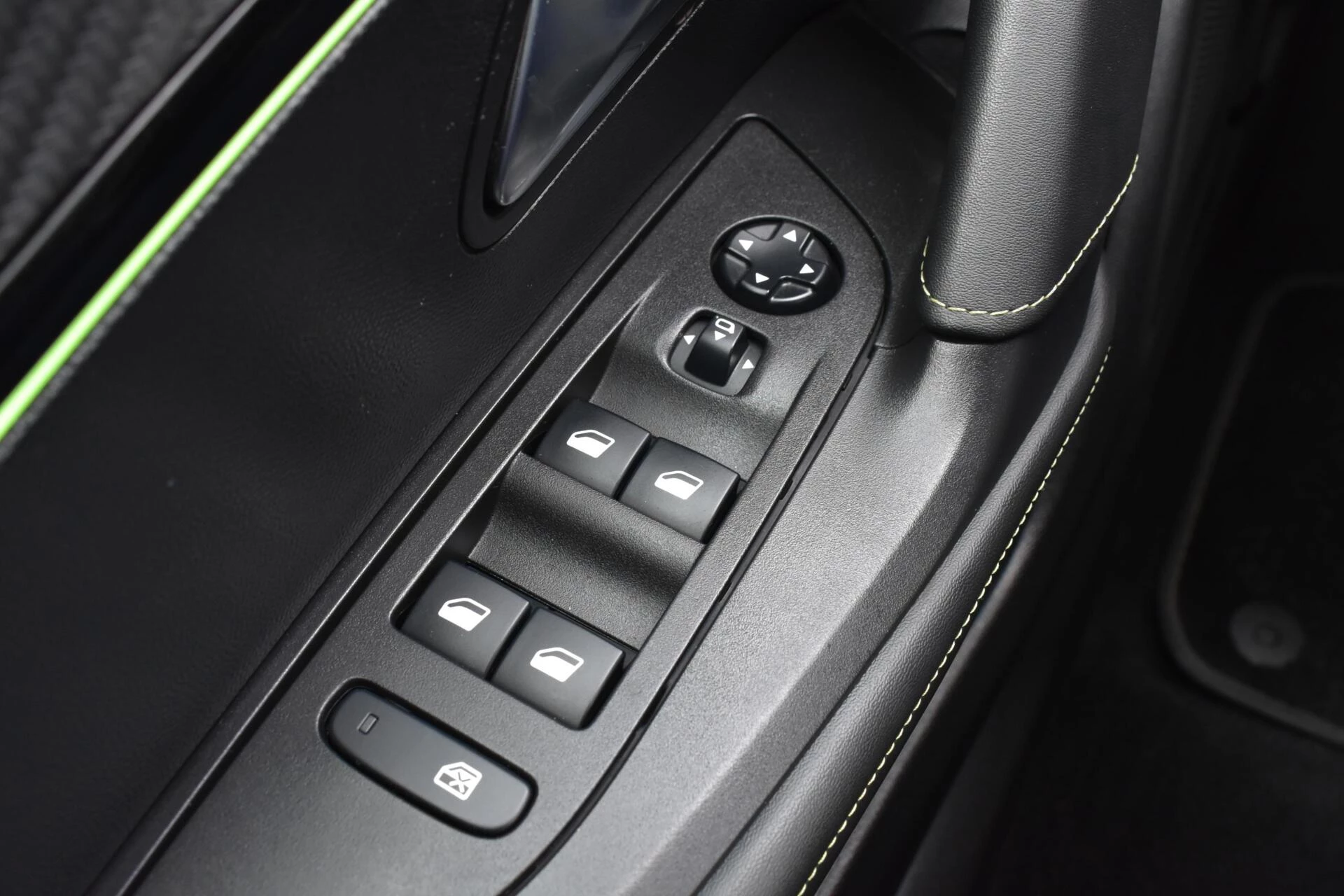 Hoofdafbeelding Peugeot e-2008