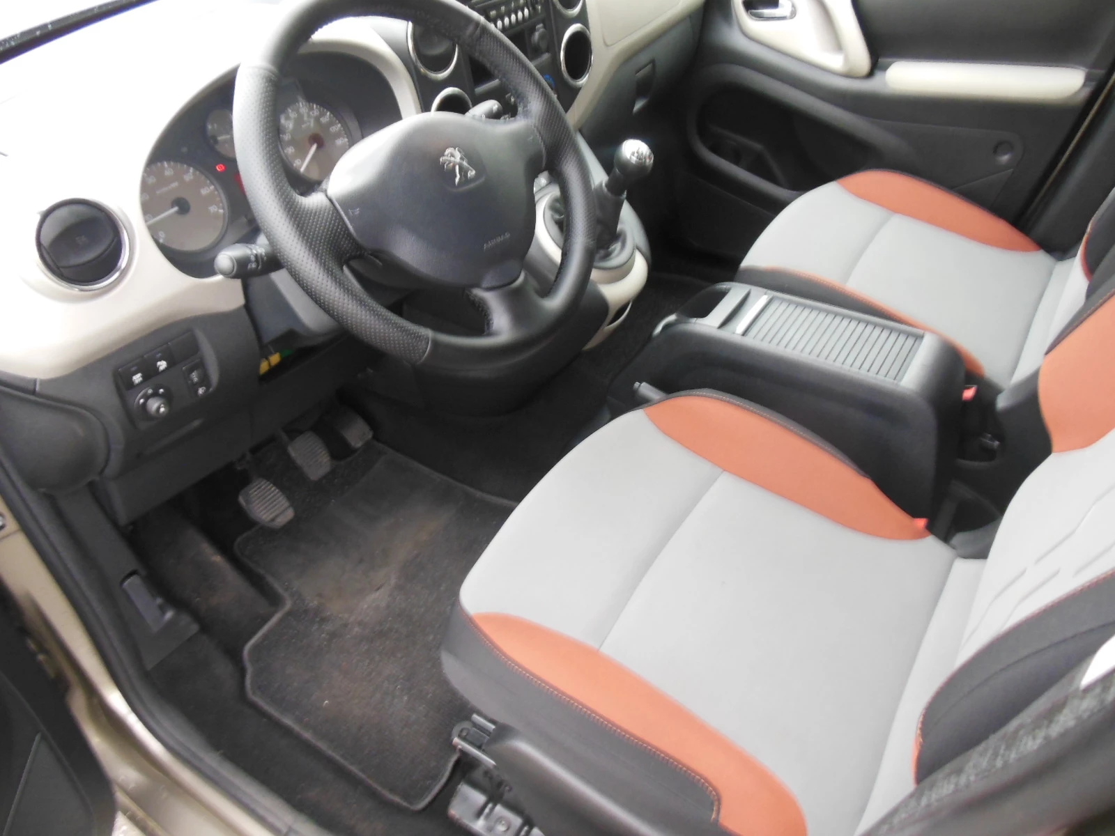 Hoofdafbeelding Peugeot Partner