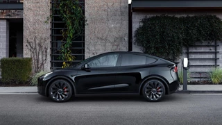 Hoofdafbeelding Tesla Model Y Tesla Model Y Long Range Dual Motor AWD Navi 360° Leer ACC Warmtepomp Autopilot PDC Elektr. achterklep Stoelverwarmimg voor en achter Stuurverwarming Optie: Full Self-Driving Capability BTW auto