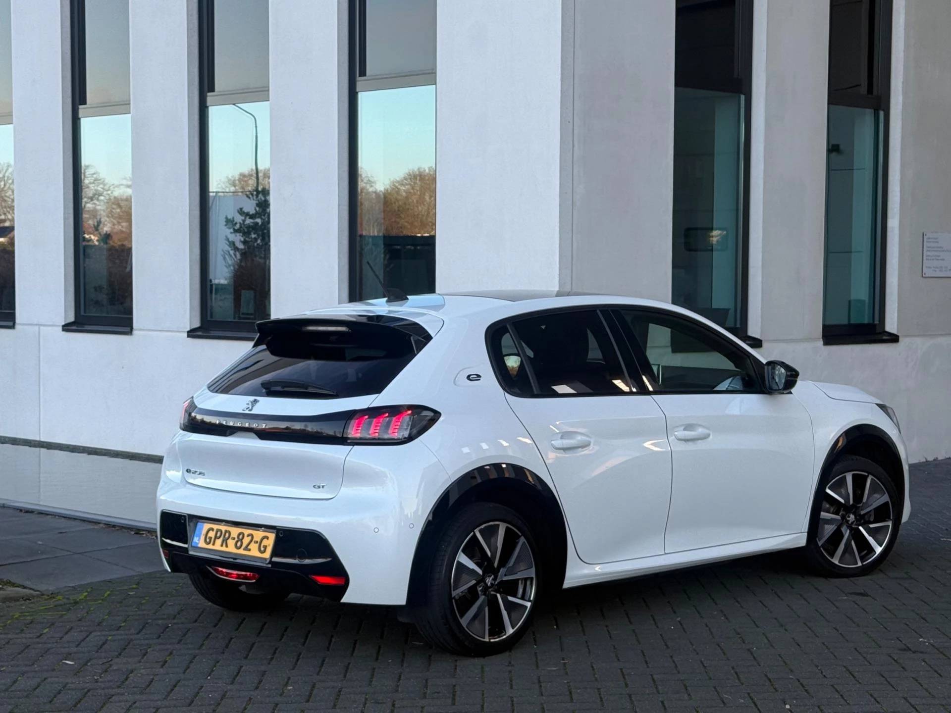 Hoofdafbeelding Peugeot e-208