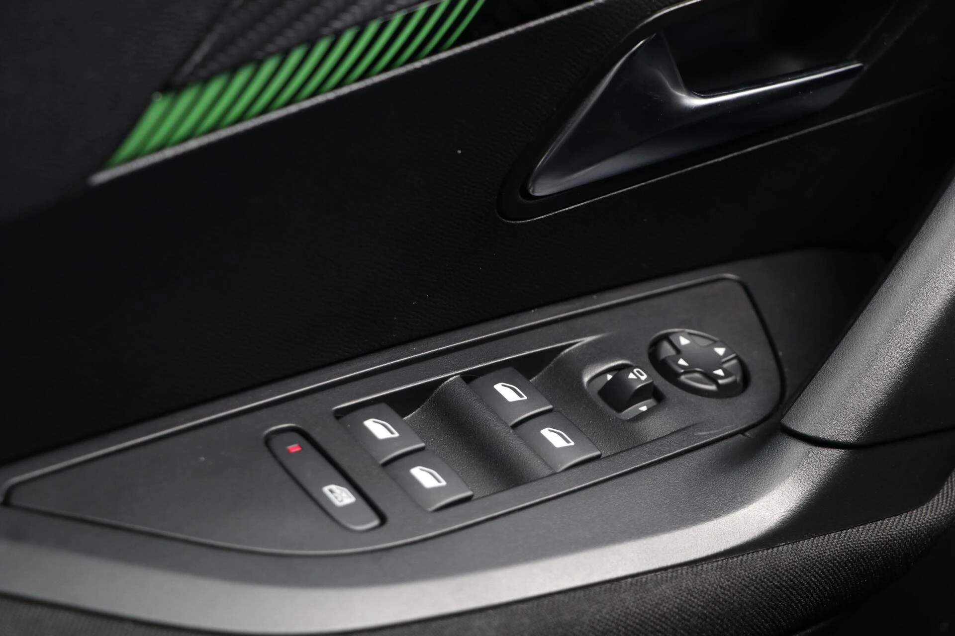 Hoofdafbeelding Peugeot e-2008