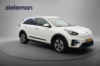 Hoofdafbeelding Kia e-Niro Kia e-Niro DynamicPlusLine 3 Fase 64 kWh - Carplay, Navi, Half Leer, Camera, Stuur/Stoelverw. JBL