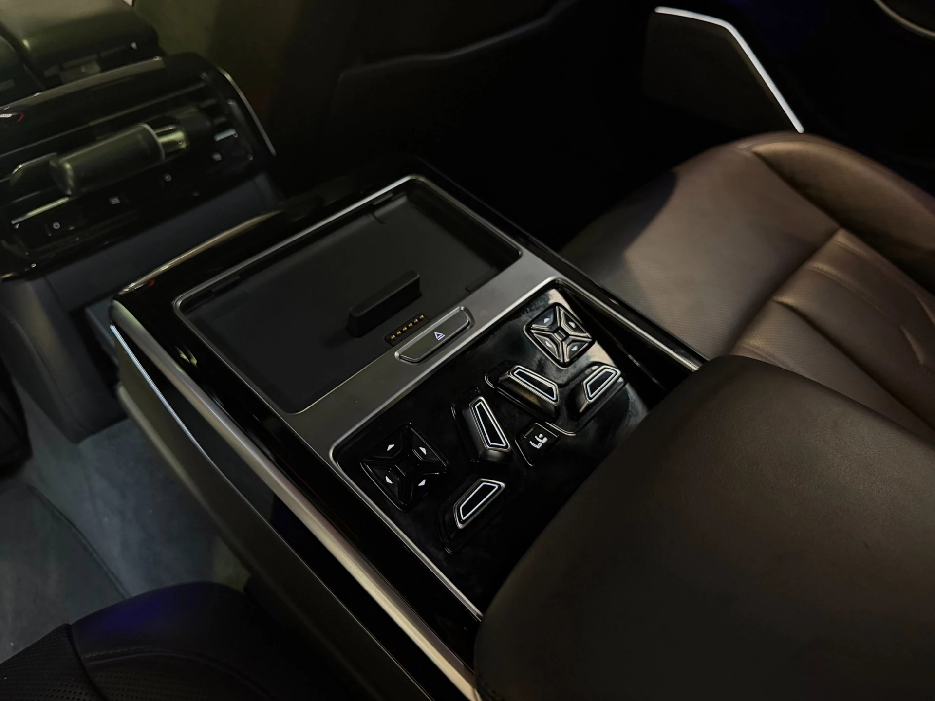 Hoofdafbeelding Audi A8