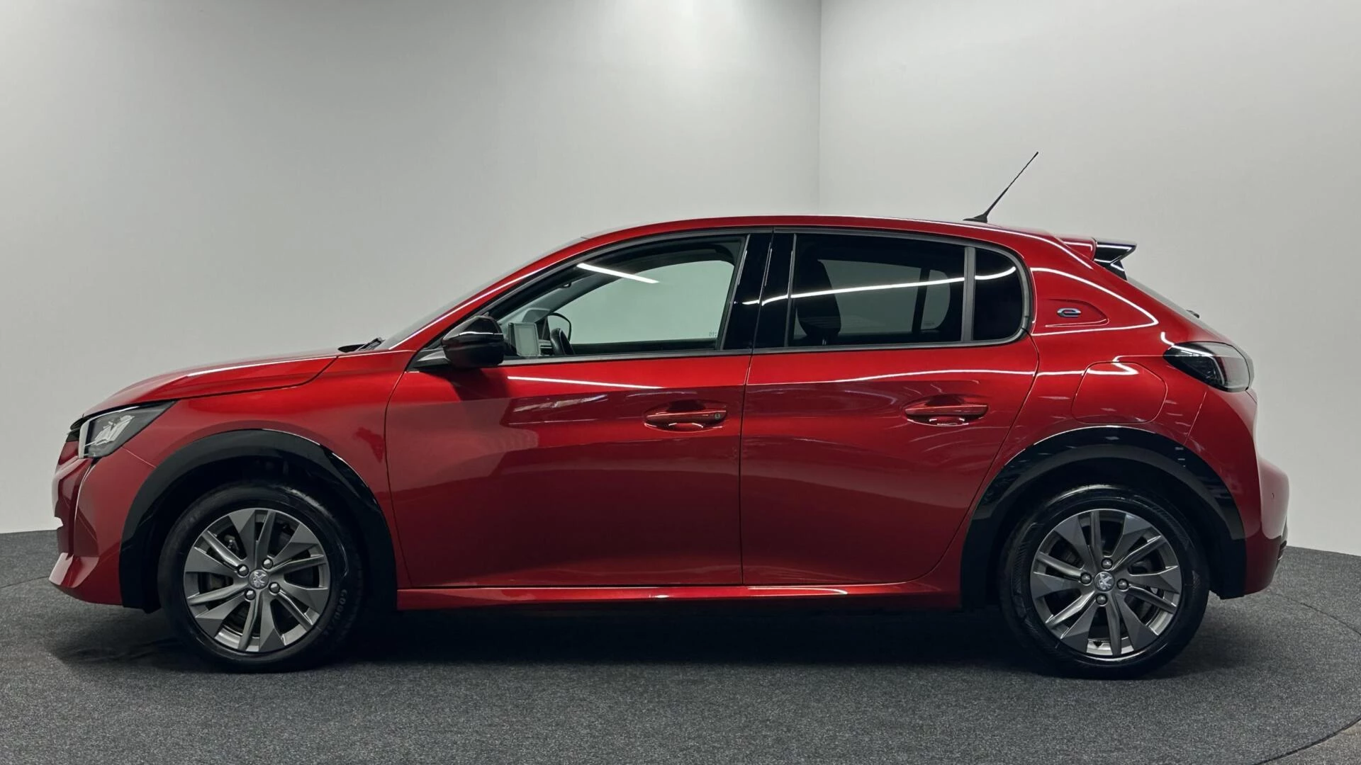 Hoofdafbeelding Peugeot e-208