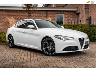 Hoofdafbeelding Alfa Romeo Giulia Alfa Romeo Giulia 2.0T Super 200 PK Aut. Pano Keyless Half/Leder Xenon 19''