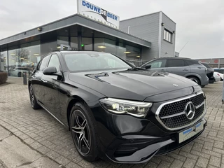 Hoofdafbeelding Mercedes-Benz E-Klasse Mercedes-Benz E-Klasse 300 e AMG Premium plus Pano-Dak | Distronic | HUD | Keyless | Night | Memory | Stuur & Stoelverw.