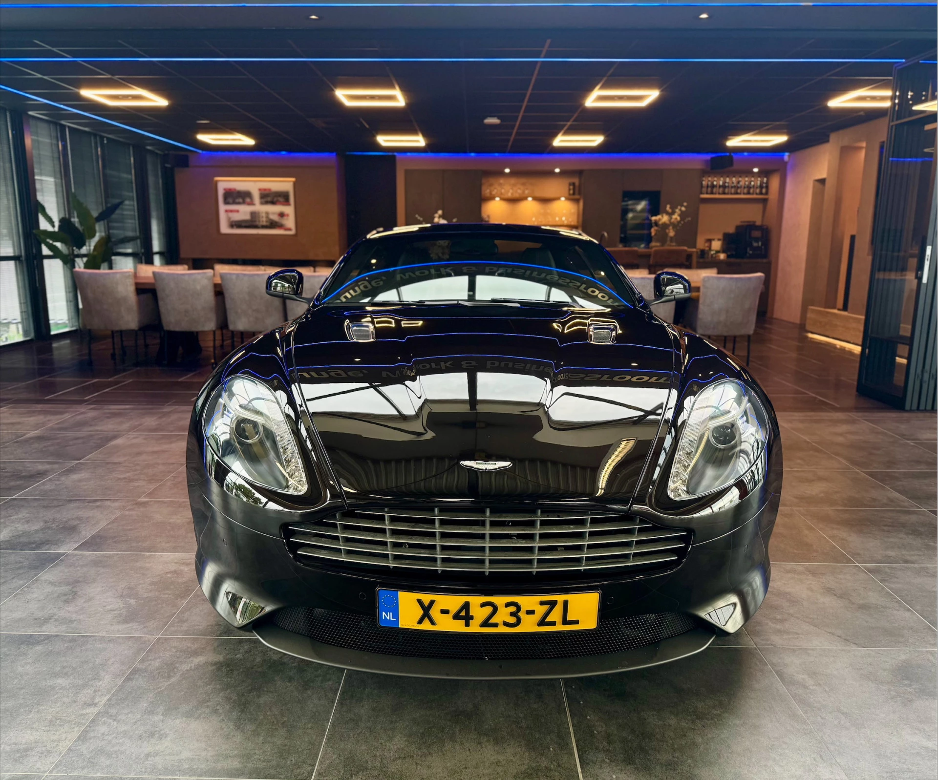 Hoofdafbeelding Aston Martin V12 Virage