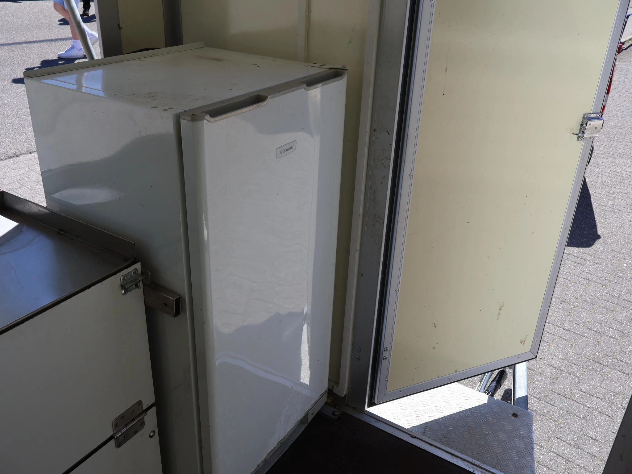 Hoofdafbeelding Dutch trailers DT13H VERKOOPWAGEN AANHANGER MET VERKOOPKLEP