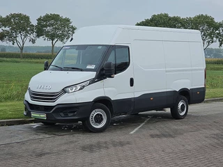 Iveco Daily 35S14 2.3 L2H2 Navi Camera Trekhaak 3500kg Cruise Euro6