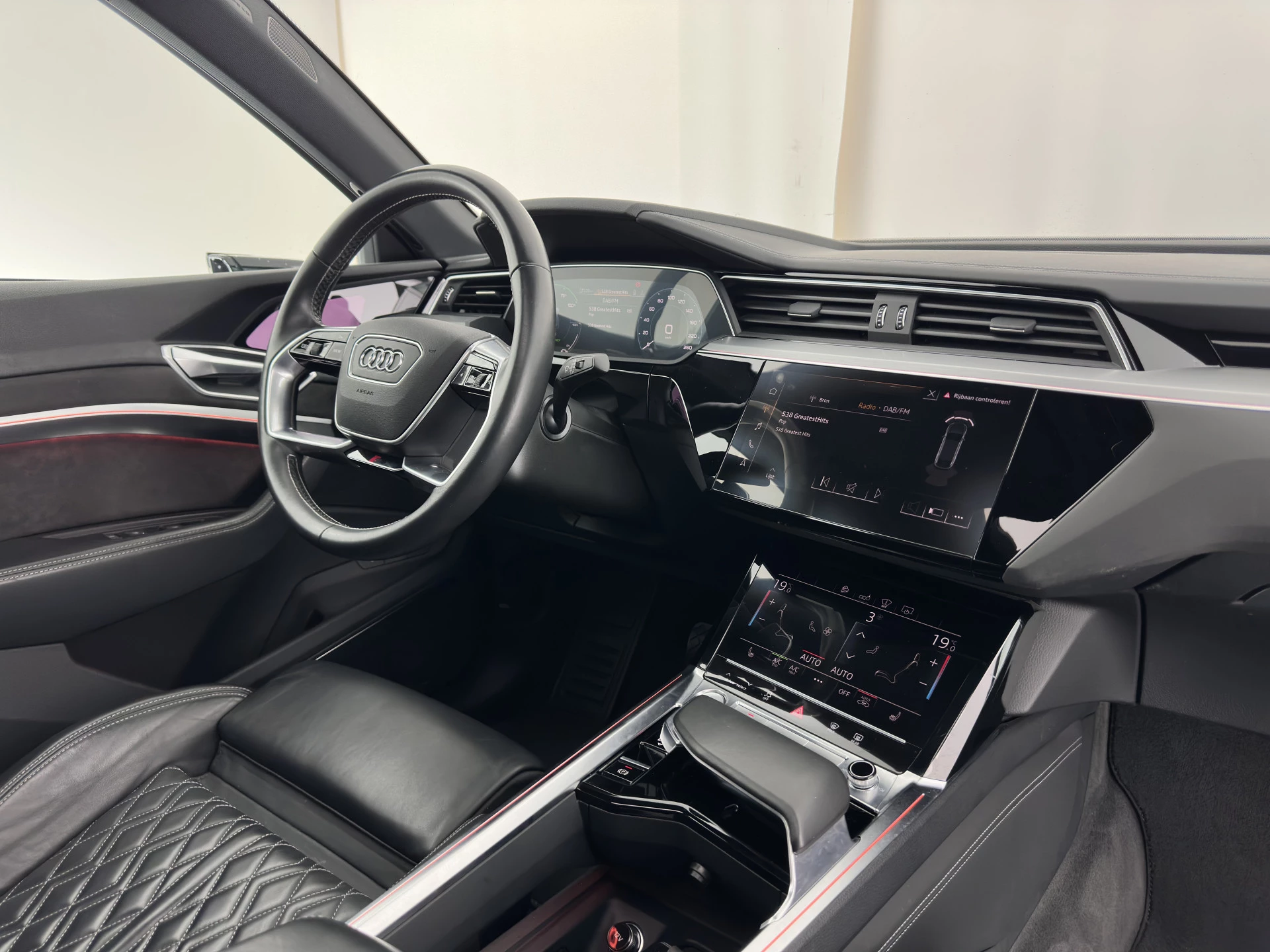 Hoofdafbeelding Audi e-tron