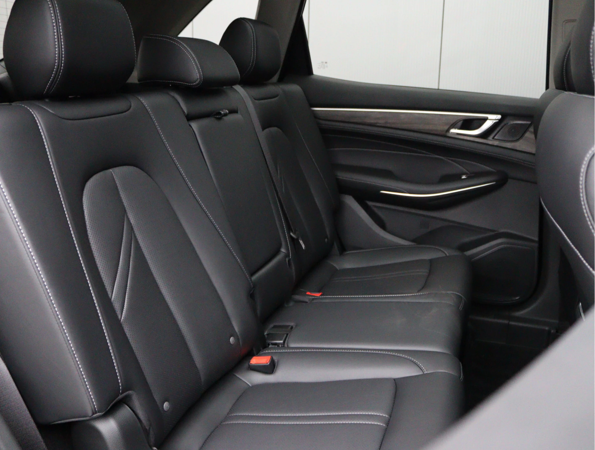 Hoofdafbeelding DFSK E5 PHEV