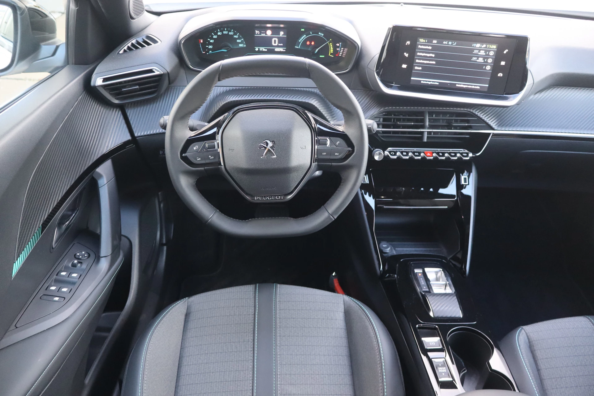 Hoofdafbeelding Peugeot e-2008