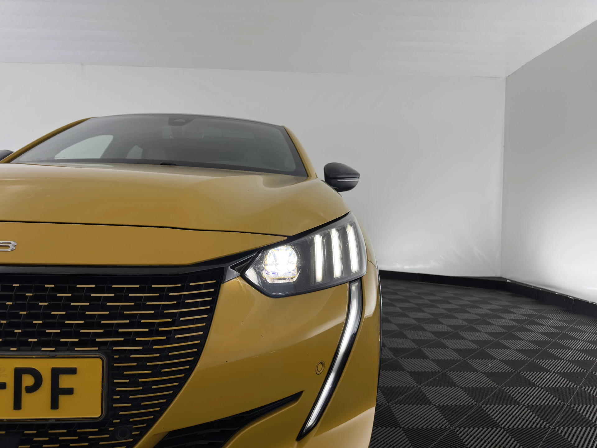 Hoofdafbeelding Peugeot e-208