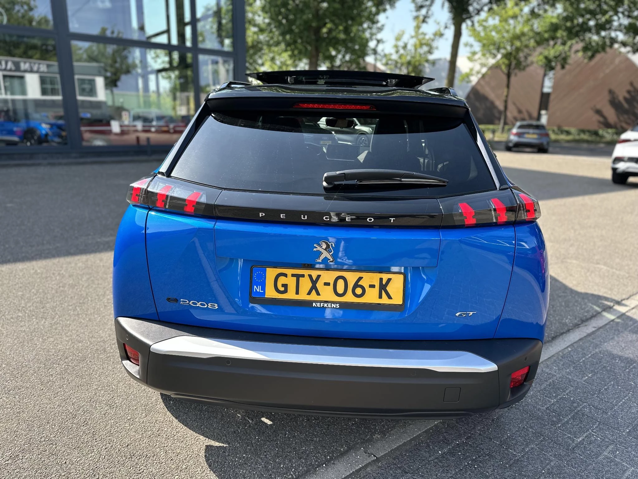 Hoofdafbeelding Peugeot e-2008