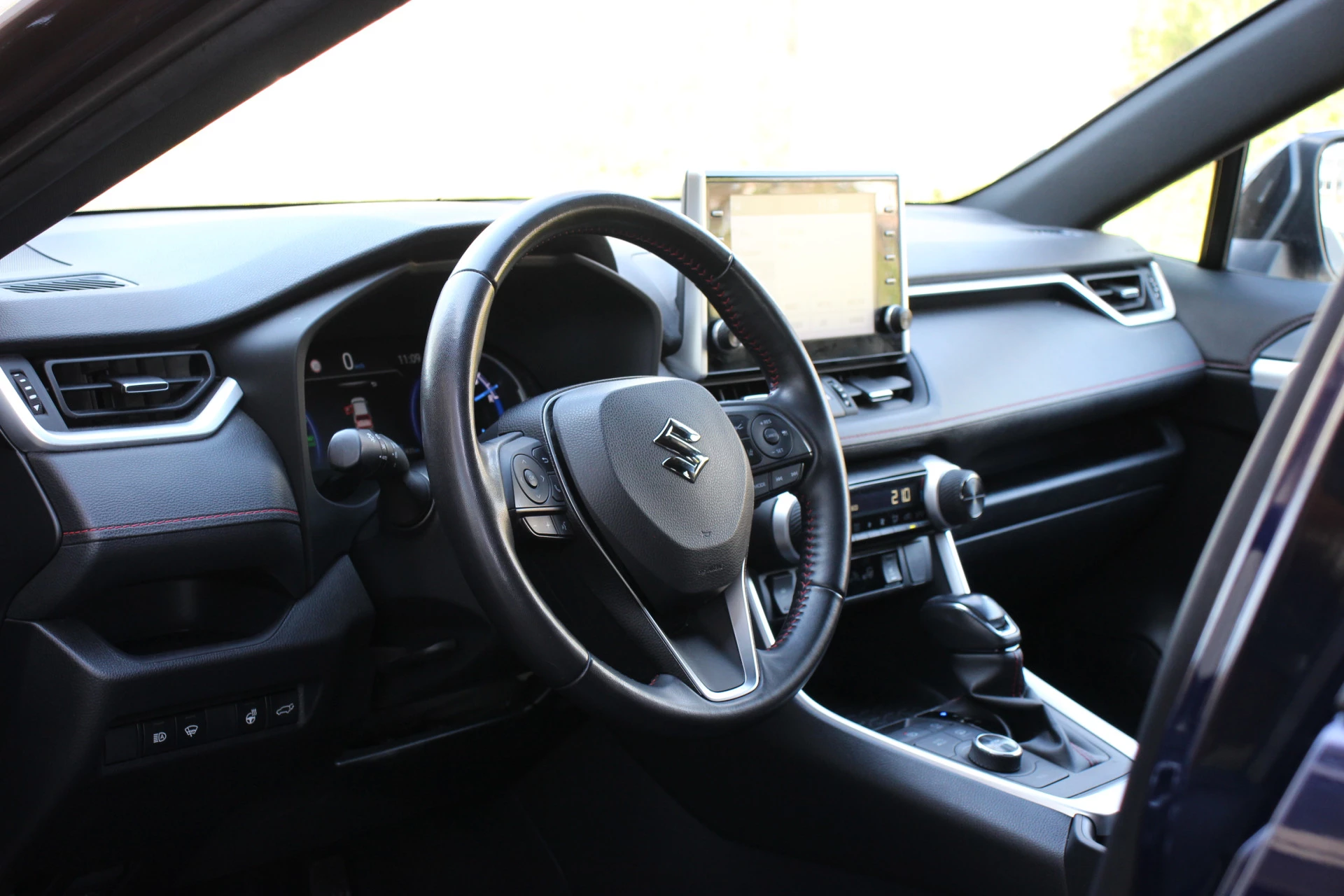 Hoofdafbeelding Suzuki Across