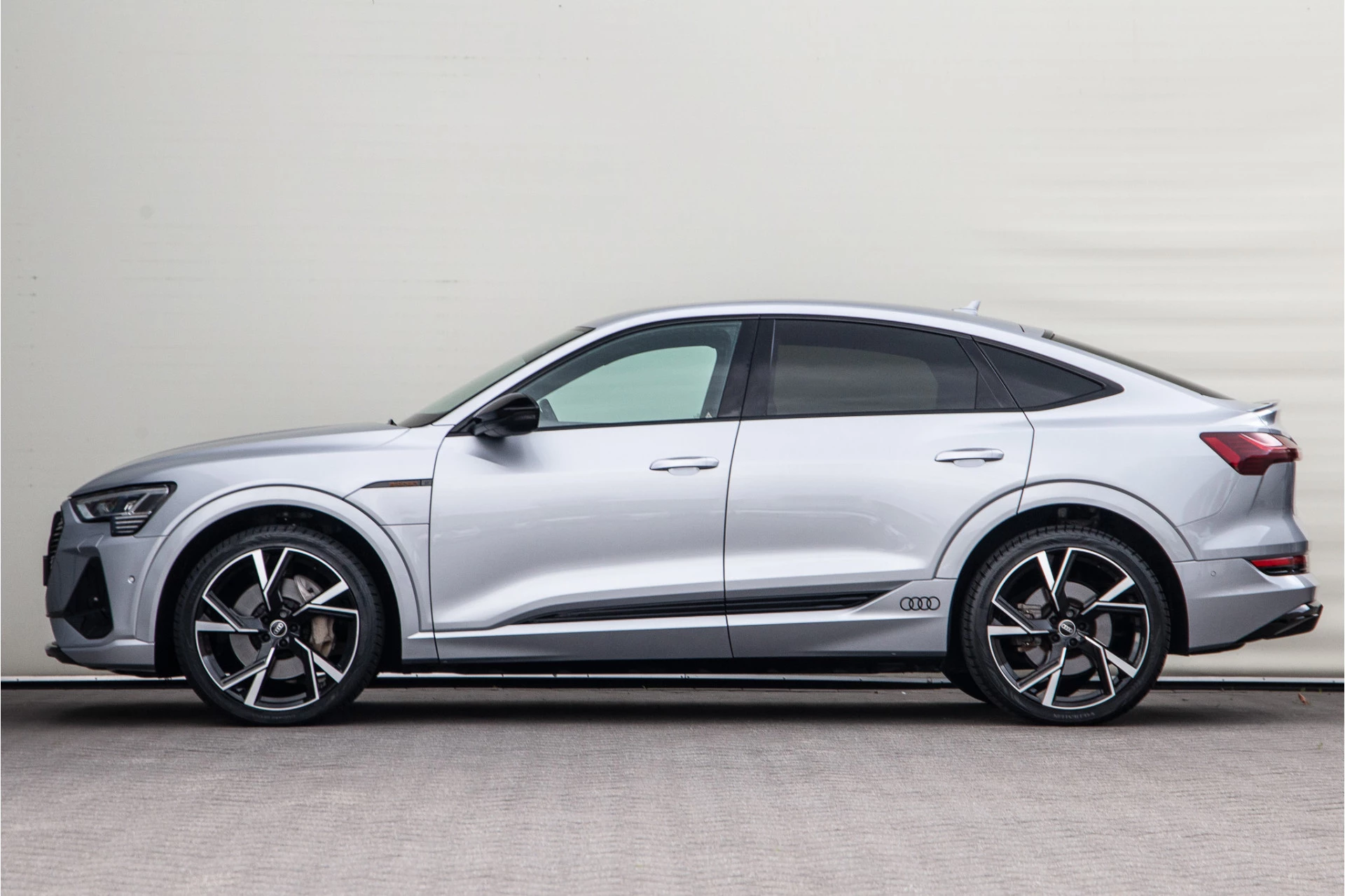 Hoofdafbeelding Audi e-tron