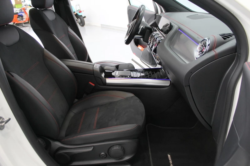 Hoofdafbeelding Mercedes-Benz EQA
