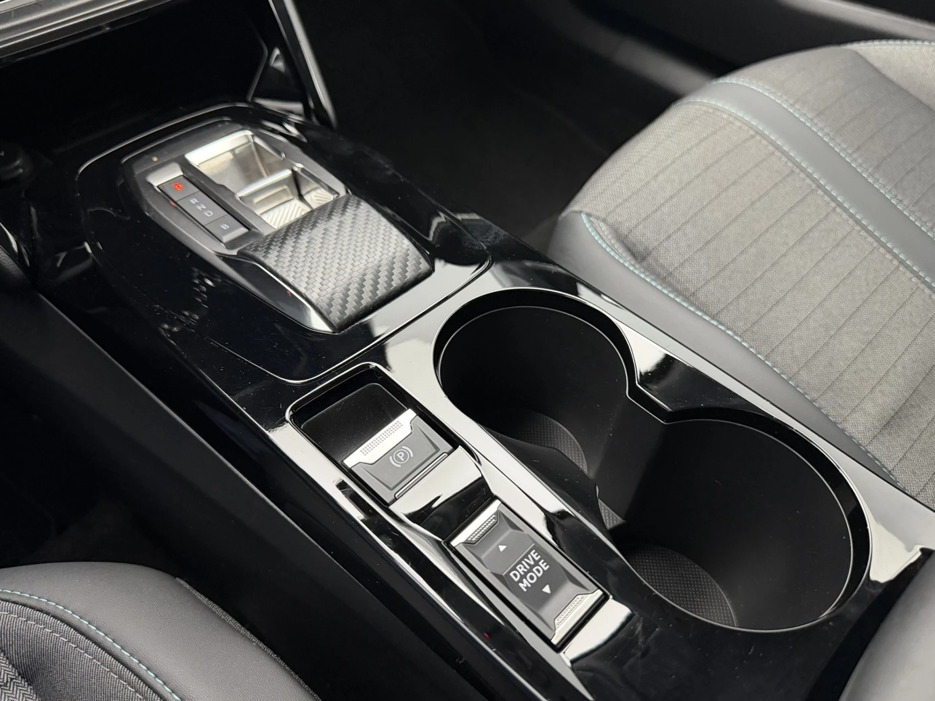 Hoofdafbeelding Peugeot e-2008