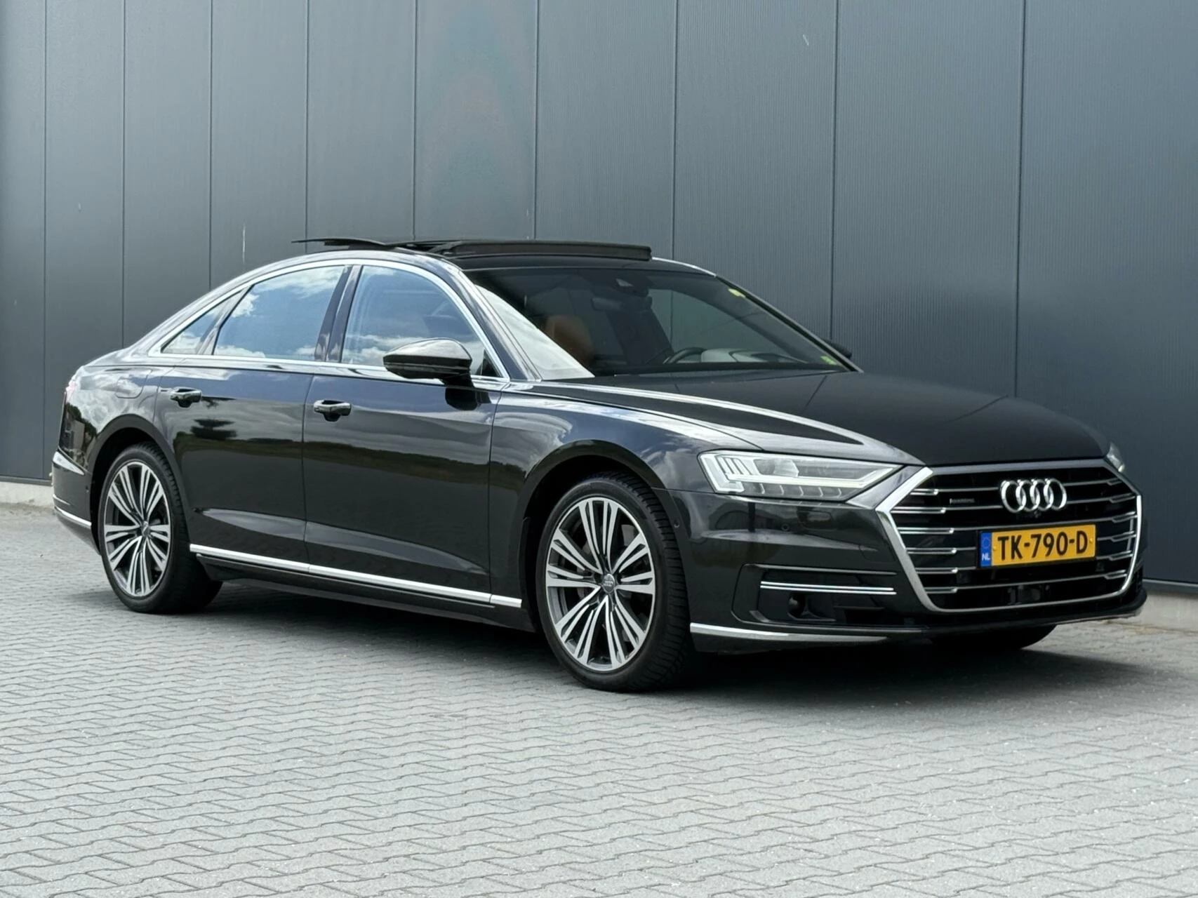 Hoofdafbeelding Audi A8