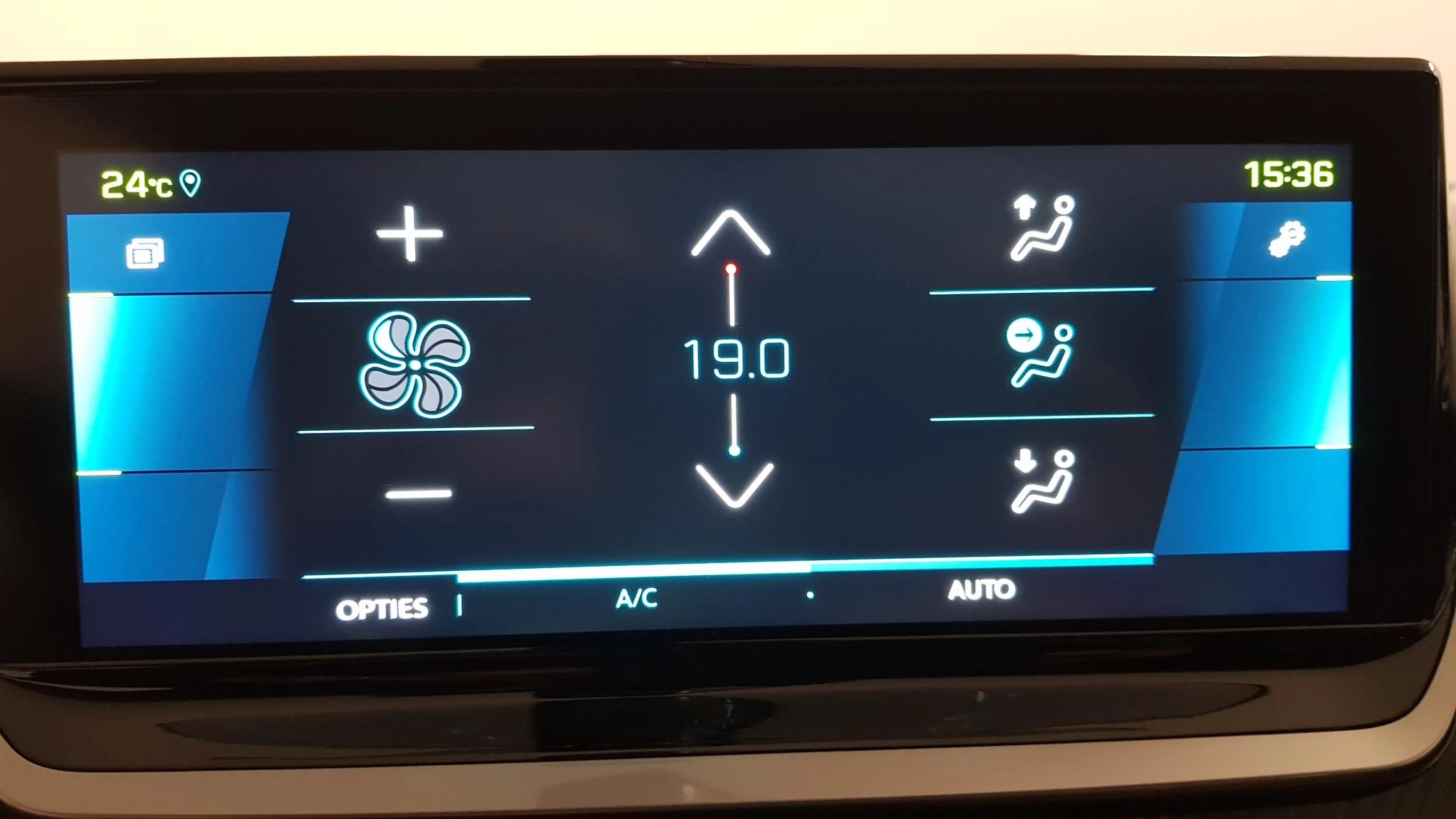 Hoofdafbeelding Peugeot e-2008
