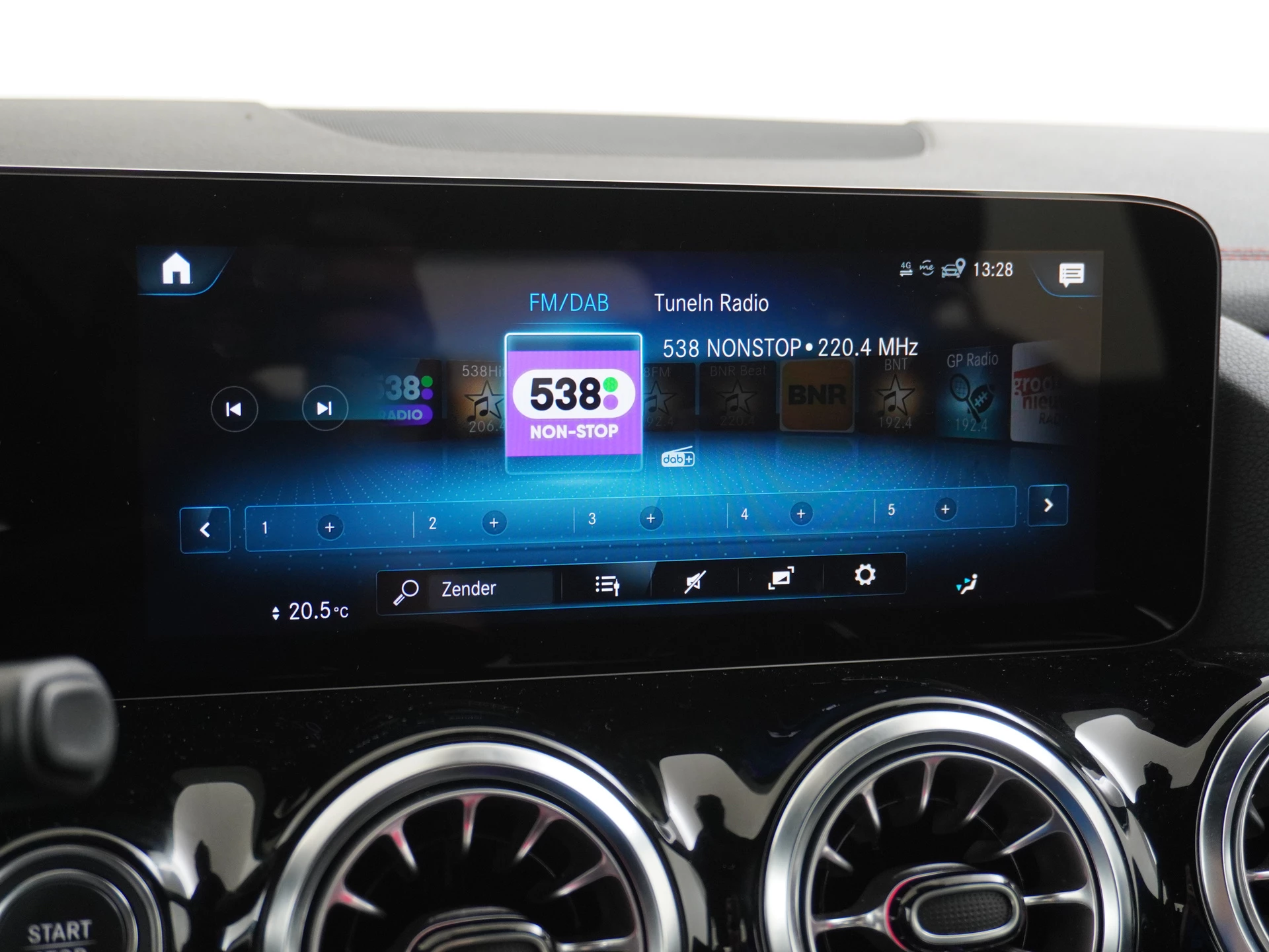 Hoofdafbeelding Mercedes-Benz EQA
