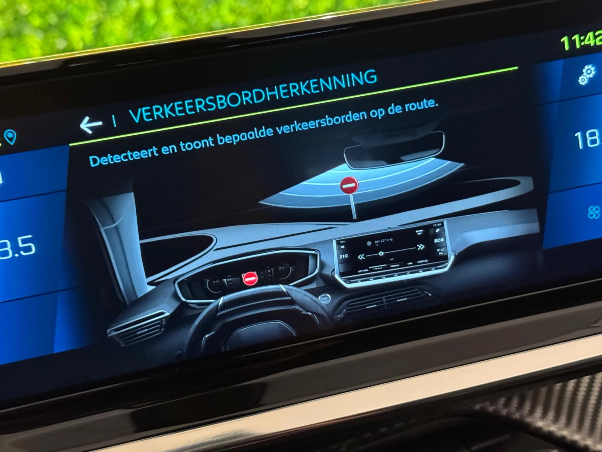 Hoofdafbeelding Peugeot e-2008
