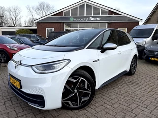 Hoofdafbeelding Volkswagen ID.3 Volkswagen ID.3 First Plus 58 kWh SOH 92.8%, Camera, Trekhaak, 19''Lmv