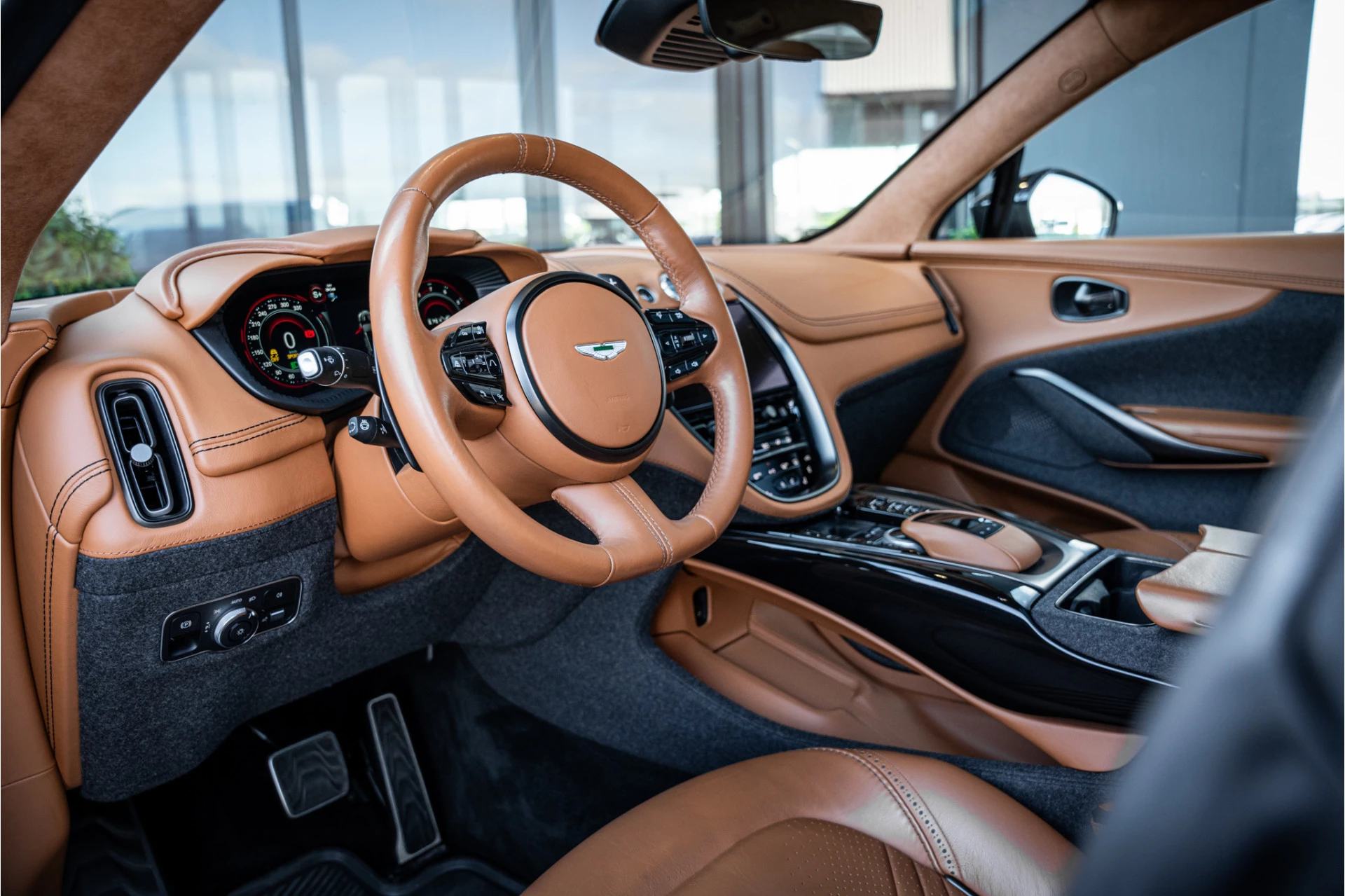 Hoofdafbeelding Aston Martin DBX