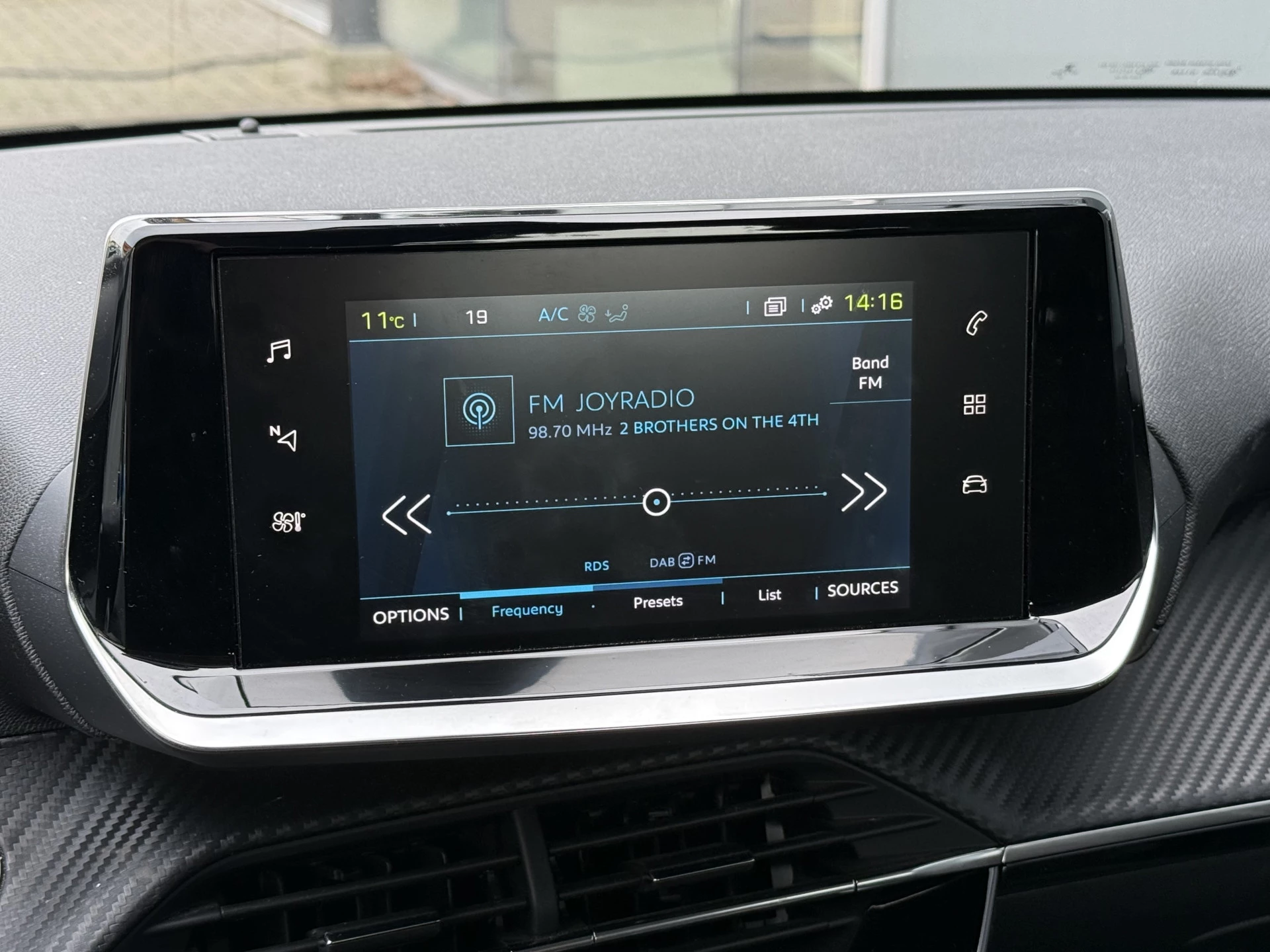 Hoofdafbeelding Peugeot e-208