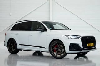 Hoofdafbeelding Audi Q7 Audi Q7 60 TFSI e quattro Competition | S-Line | Panoramadak | City | Tour | Parking |