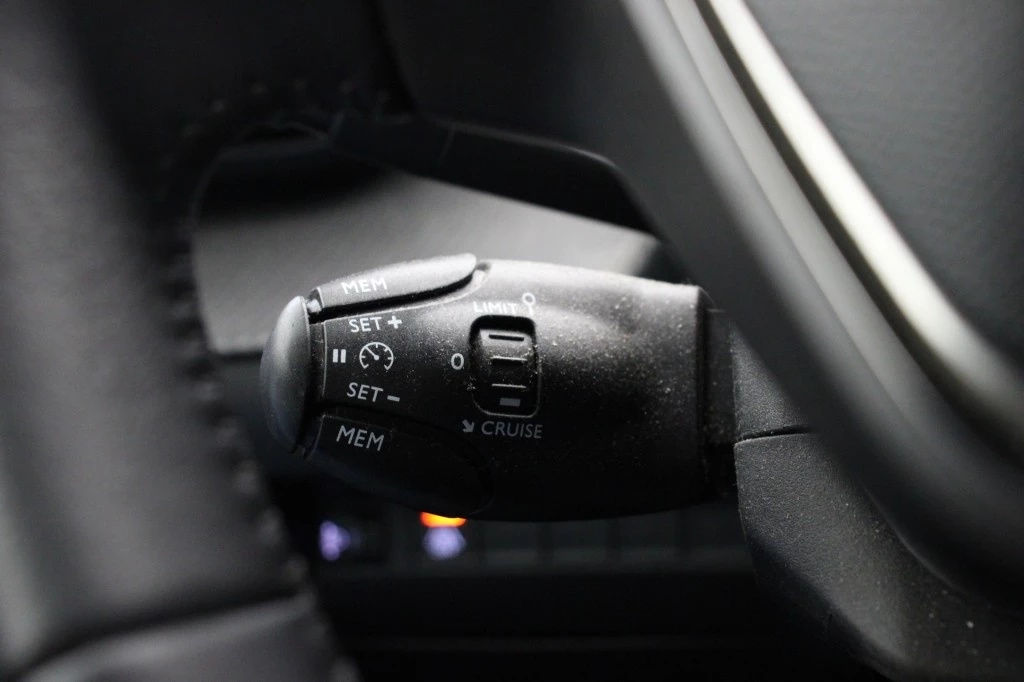 Hoofdafbeelding Peugeot e-208