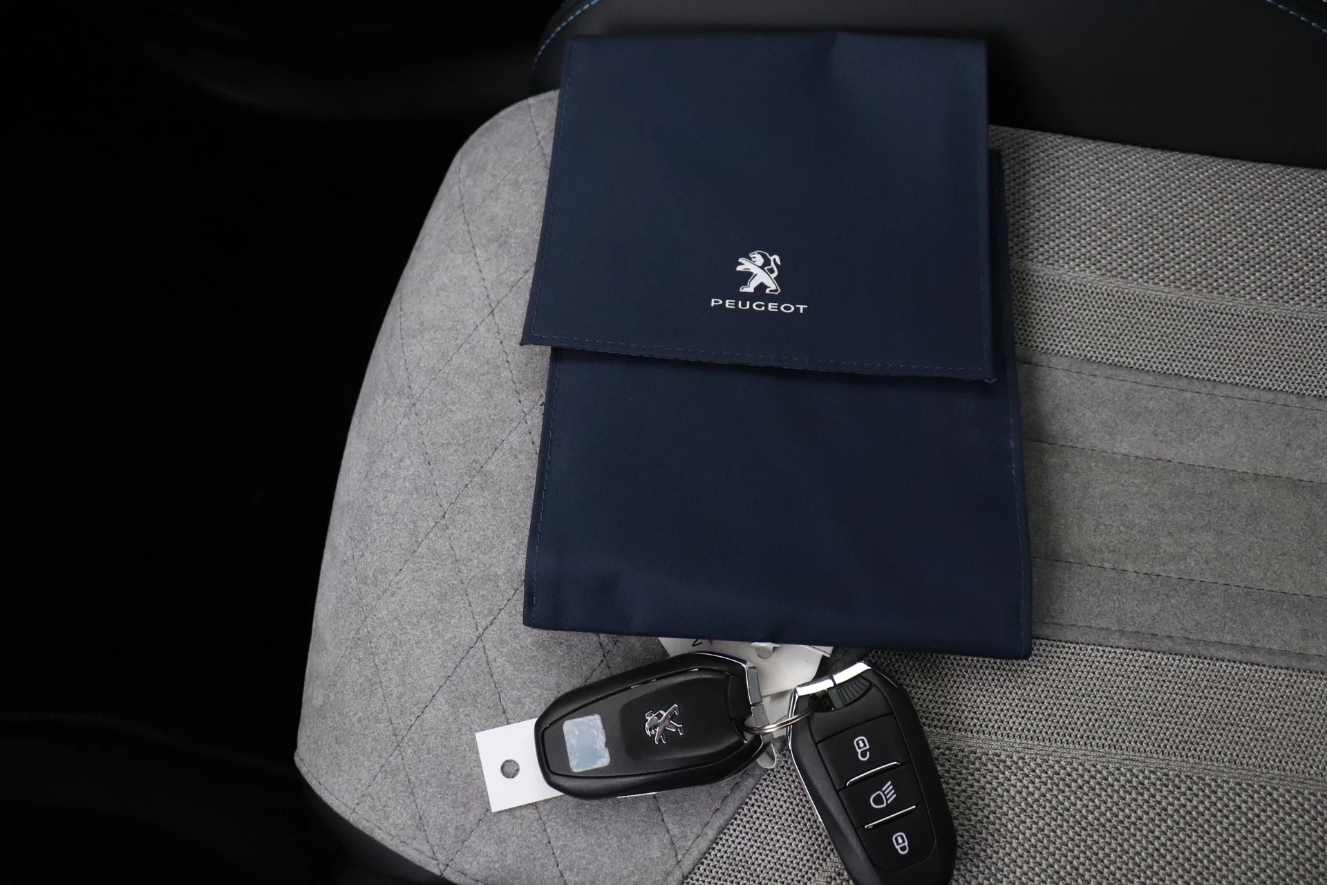 Hoofdafbeelding Peugeot e-208