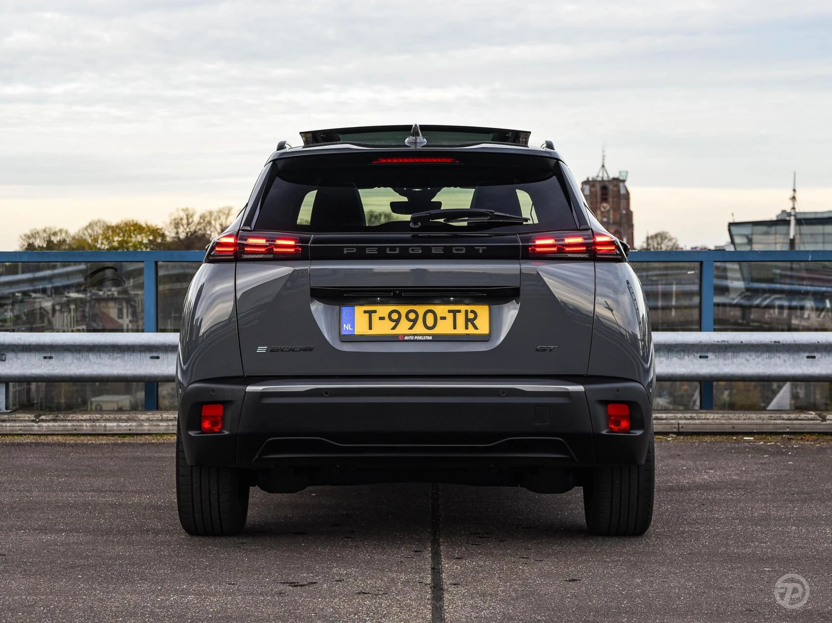 Hoofdafbeelding Peugeot e-2008