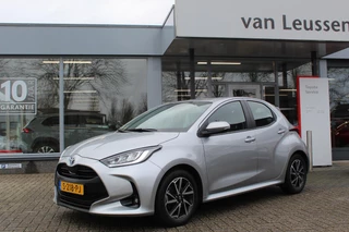 Hoofdafbeelding Toyota Yaris Toyota Yaris 1.5 HYBRID DYNAMIC LED KEYLESS 16"LM-VELGEN CAMERA AD-CRUISE CLIMA APPLE/ANDROID NL-AUTO